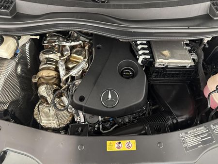 2022-Mercedes-Benz-V-Class-V-300d-Exclusive_13