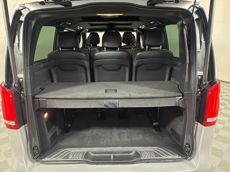2022-Mercedes-Benz-V-Class-V-300d-Exclusive_14