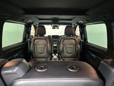 2022-Mercedes-Benz-V-Class-V-300d-Exclusive_15