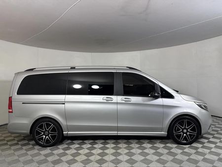 2022-Mercedes-Benz-V-Class-V-300d-Exclusive_18