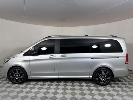 2022-Mercedes-Benz-V-Class-V-300d-Exclusive_20