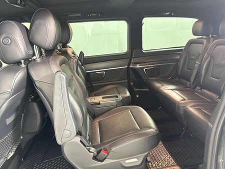 2022-Mercedes-Benz-V-Class-V-300d-Exclusive_3