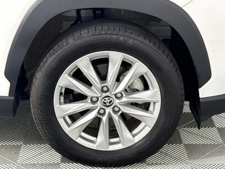 2025-Toyota-Corolla-Cross-18-XS_4