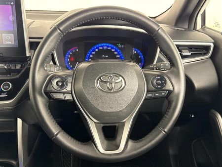2025-Toyota-Corolla-Cross-18-XS_8
