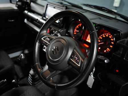 2021-Suzuki-Jimny-15-GLX_12