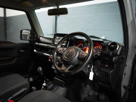 2021-Suzuki-Jimny-15-GLX_13