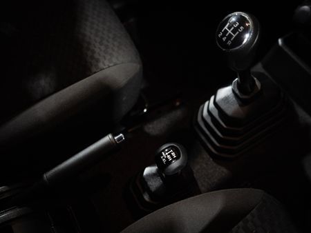 2021-Suzuki-Jimny-15-GLX_18