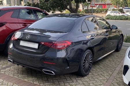 2022-Mercedes-Benz-C-Class-C-220d-Auto_3