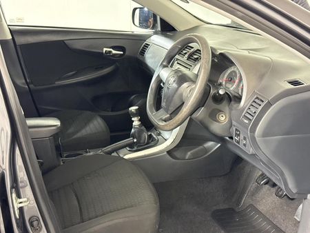 2013-Toyota-Corolla-13-Professional_9