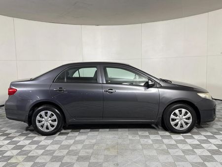 2013-Toyota-Corolla-13-Professional_16