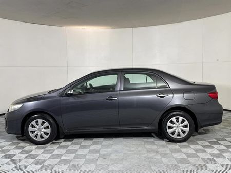 2013-Toyota-Corolla-13-Professional_18