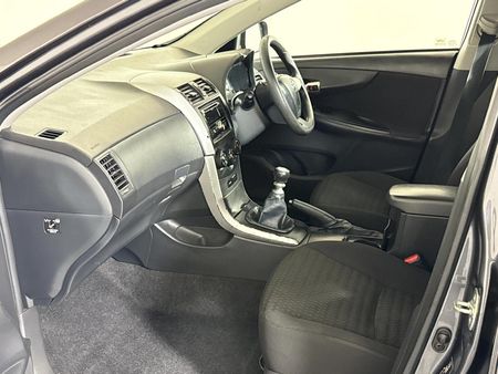 2013-Toyota-Corolla-13-Professional_8