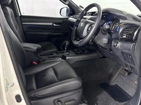 2024-Toyota-Hilux-28-GD-6-RB-Legend-Double-Cab-Auto-mhev_9