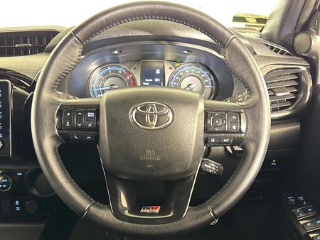2024-Toyota-Hilux-28-GD-6-RB-Legend-Double-Cab-Auto-mhev_11