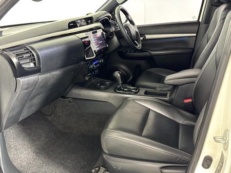 2024-Toyota-Hilux-28-GD-6-RB-Legend-Double-Cab-Auto-mhev_8