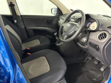 2011-Hyundai-i10-12-GLS_9