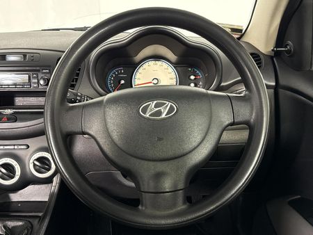 2011-Hyundai-i10-12-GLS_11