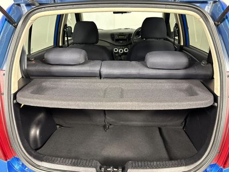 2011-Hyundai-i10-12-GLS_13