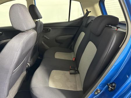 2011-Hyundai-i10-12-GLS_3