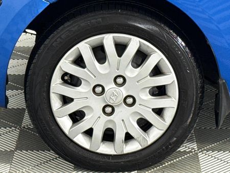 2011-Hyundai-i10-12-GLS_4
