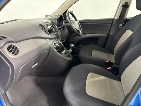 2011-Hyundai-i10-12-GLS_8