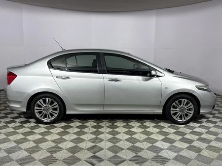 2013-Honda-Ballade-15-Elegance-Auto_16