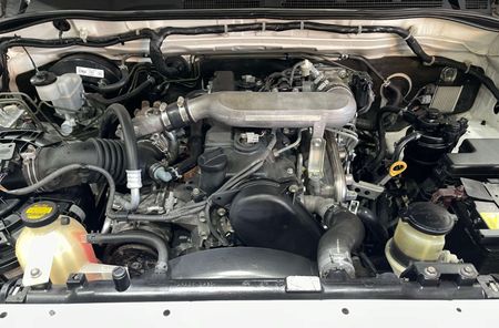 2012-Toyota-Hilux-25-D-4D-SRX-4x4-Double-Cab_14