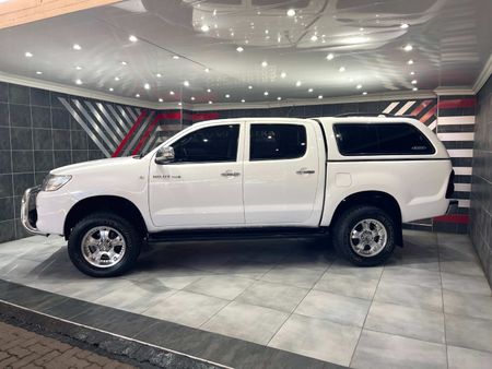 2012-Toyota-Hilux-25-D-4D-SRX-4x4-Double-Cab_16
