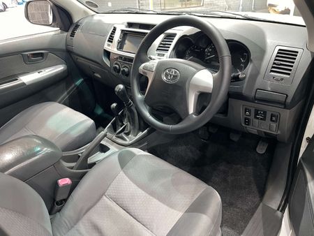 2012-Toyota-Hilux-25-D-4D-SRX-4x4-Double-Cab_7
