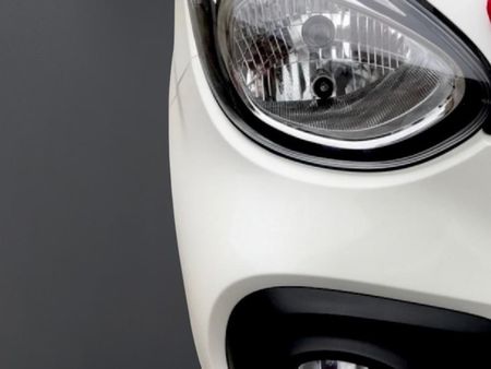2025-Toyota-Vitz-10-XR_18