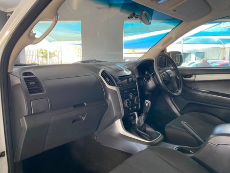 2015-Isuzu-KB-300-D-Teq-LX-Single-Cab_11