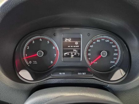 2026-Volkswagen-Polo-Vivo-14-Life_10