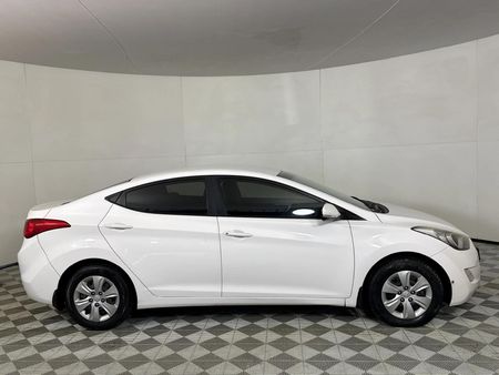 2013-Hyundai-Elantra-16-GLS-Premium_10