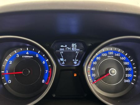 2013-Hyundai-Elantra-16-GLS-Premium_2