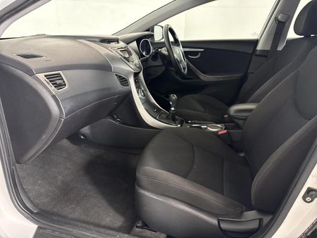 2013-Hyundai-Elantra-16-GLS-Premium_5
