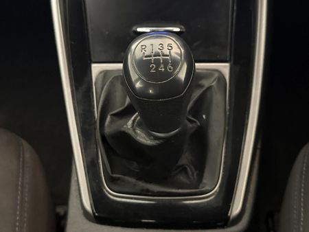 2013-Hyundai-Elantra-16-GLS-Premium_6