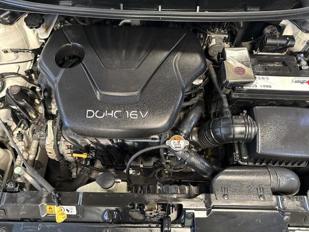 2013-Hyundai-Elantra-16-GLS-Premium_7