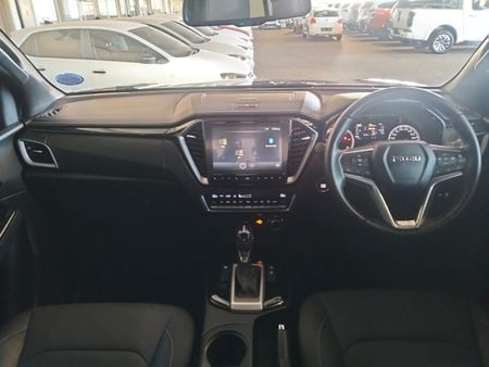 2026-Isuzu-D-Max-30-DDI-V-Cross-HR-4x4-Auto-Double-Cab_10