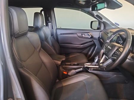 2026-Isuzu-D-Max-30-DDI-V-Cross-HR-4x4-Auto-Double-Cab_16