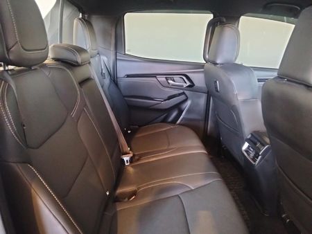2026-Isuzu-D-Max-30-DDI-V-Cross-HR-4x4-Auto-Double-Cab_17
