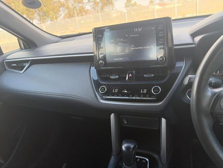 2022-Toyota-Corolla-Cross-18-XS-Hybrid_11