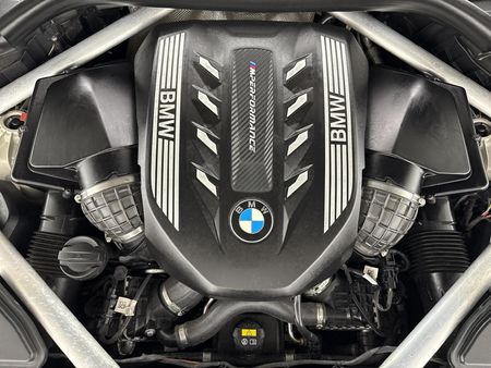 2020-BMW-X5-M50i_12