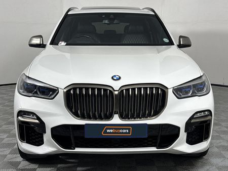 2020-BMW-X5-M50i_14