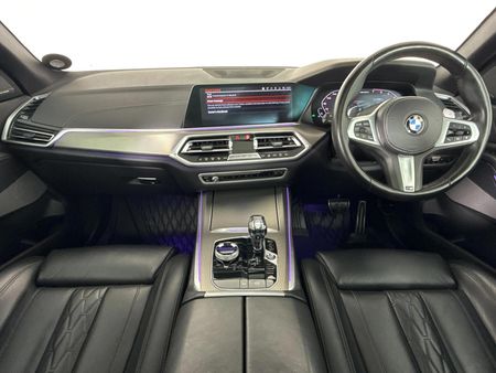 2020-BMW-X5-M50i_1