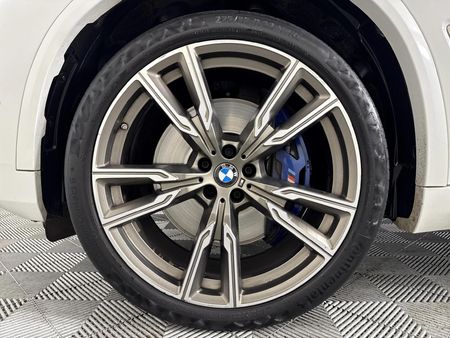2020-BMW-X5-M50i_4