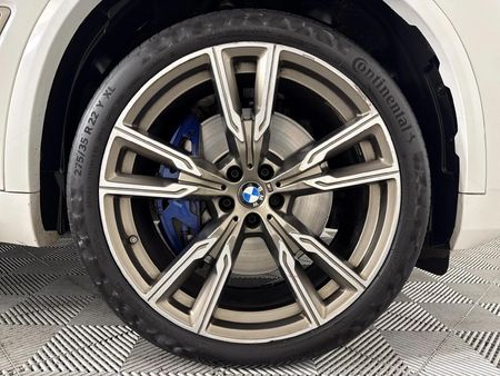 2020-BMW-X5-M50i_5