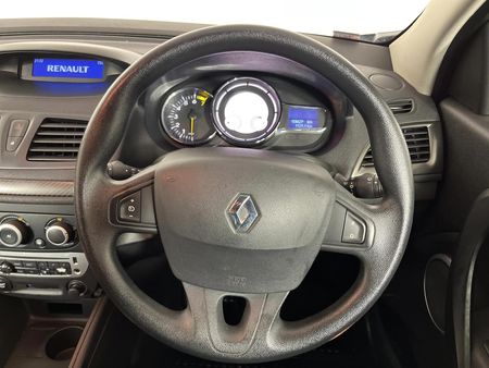 2013-Renault-Megane-III-Coupe-16-Dynamique-LTD_10