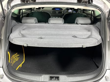 2013-Renault-Megane-III-Coupe-16-Dynamique-LTD_11