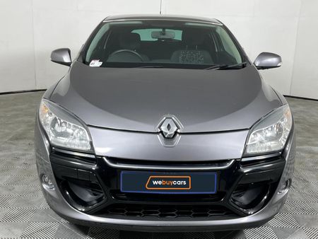 2013-Renault-Megane-III-Coupe-16-Dynamique-LTD_12