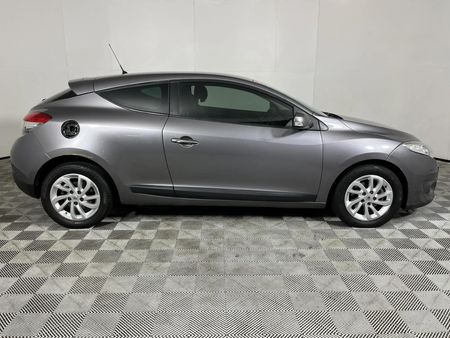 2013-Renault-Megane-III-Coupe-16-Dynamique-LTD_14